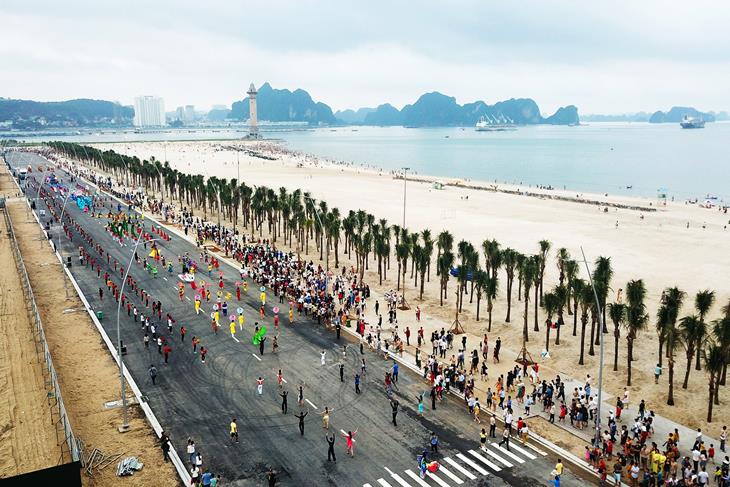Tuyến đường biển dài 4 km và bãi tắm nhân tạo đẹp nhất Hạ Long